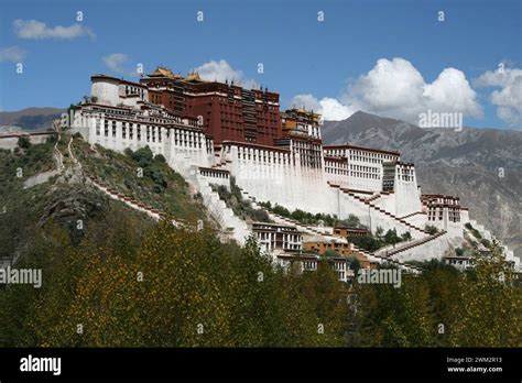 iconic dzong fortress in lhasa Crossword Clue .